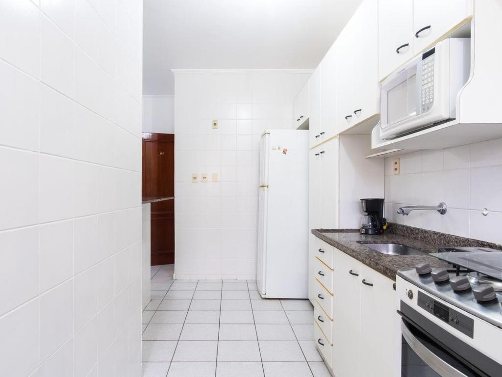 Ed Estoril, Espaçoso apto com ar condicionado - 100 mts da praia Ubatuba Exterior foto